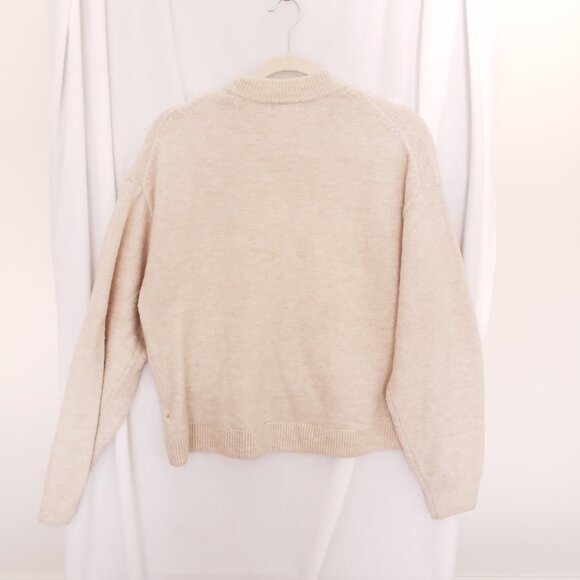 H&M Beige Long Sleeve Comfy Pearl Round Neck Sweater Size Small - Picture 16 of 16
